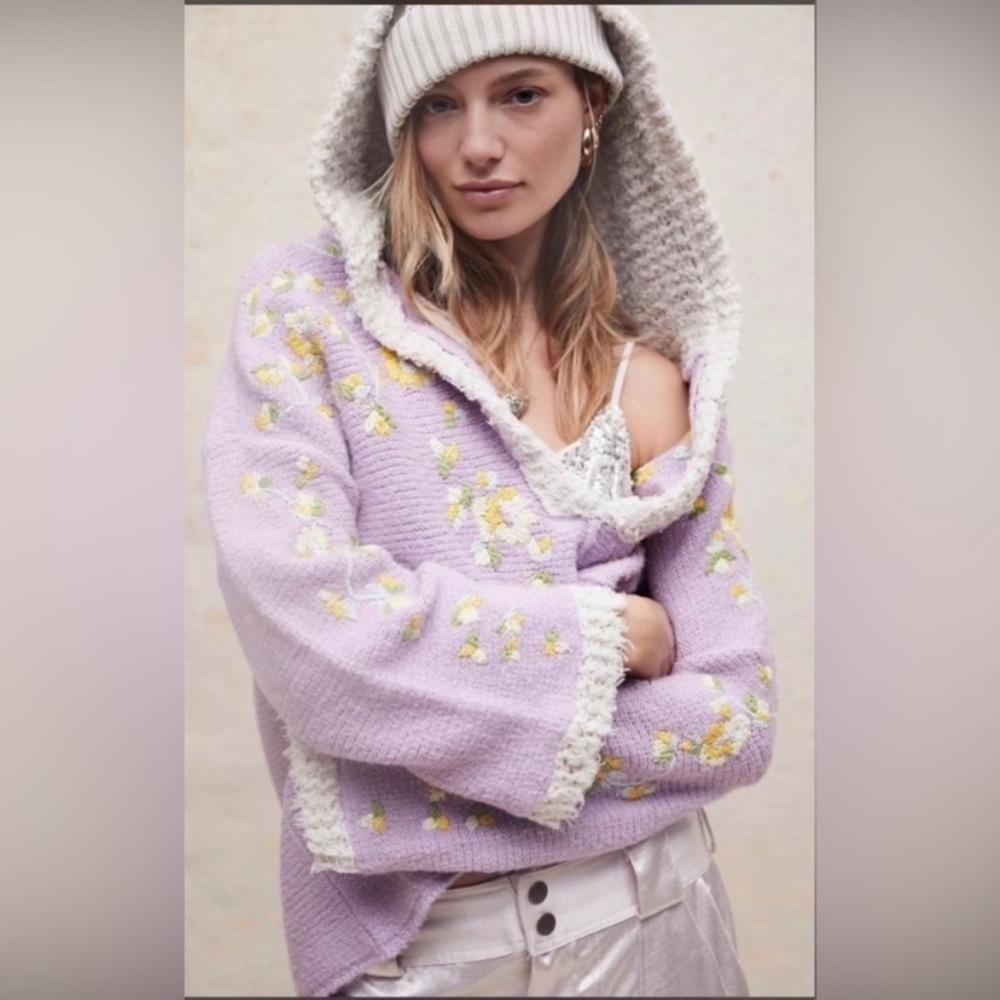 Free People Buttercup Pullover NWOT Size Medium.